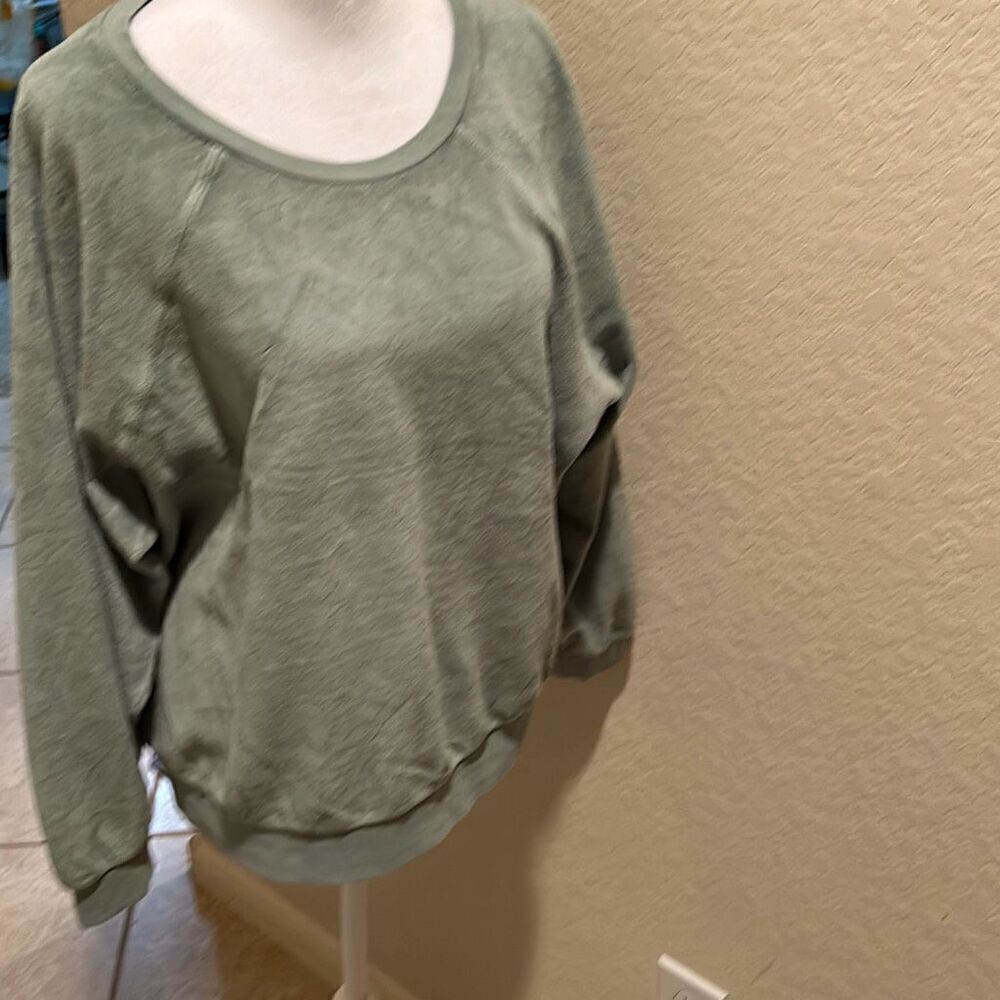 Suzi Kondi Women's S Oversized Velour Crewneck Sweatshirt Green (Cotswold) Comfy
